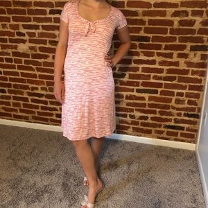 Lovely pink retro dress w/cap sleeves. Fits small.